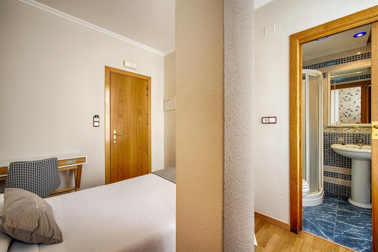 Hostal Zahara Ferrol Exterior photo