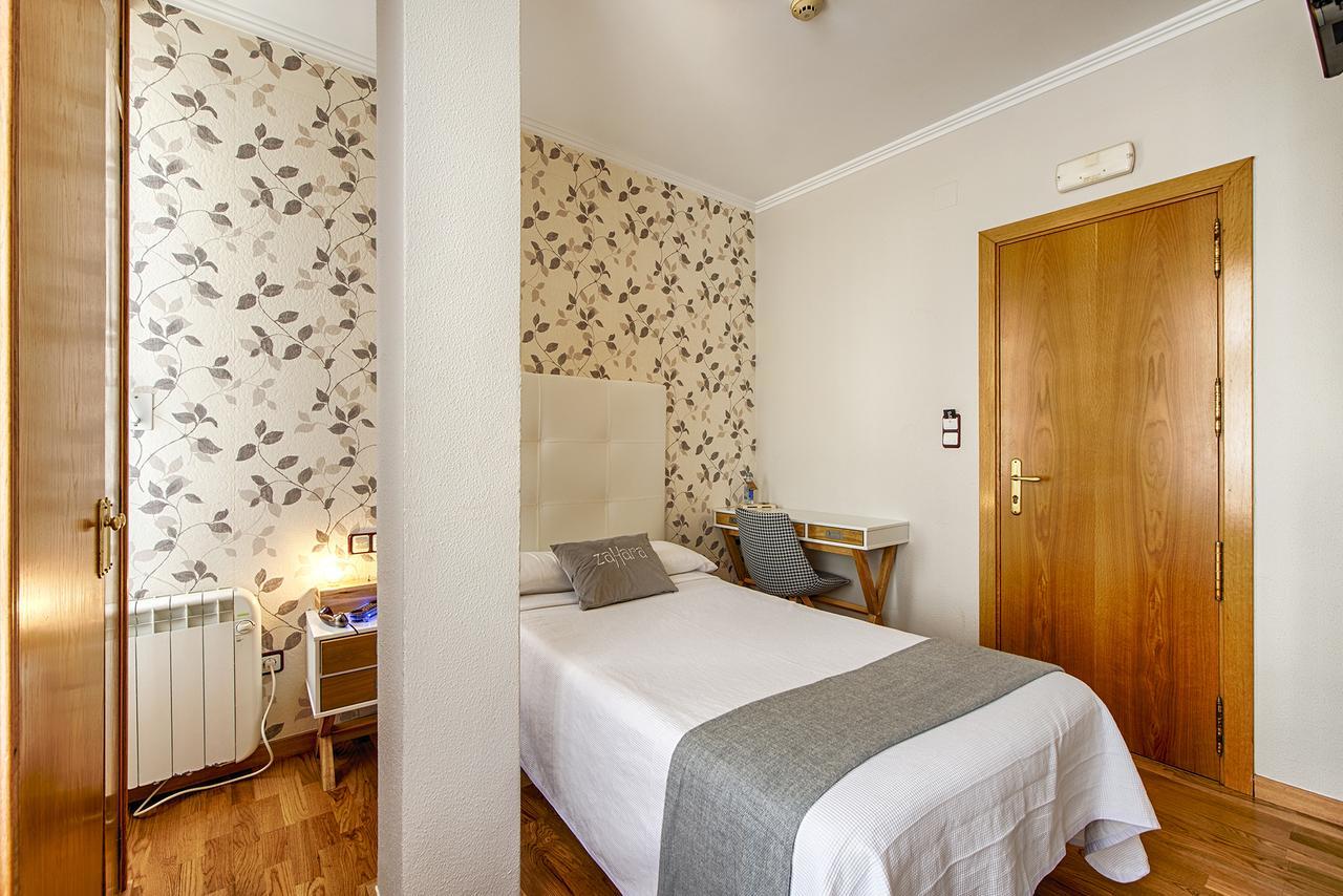 Hostal Zahara Ferrol Exterior photo