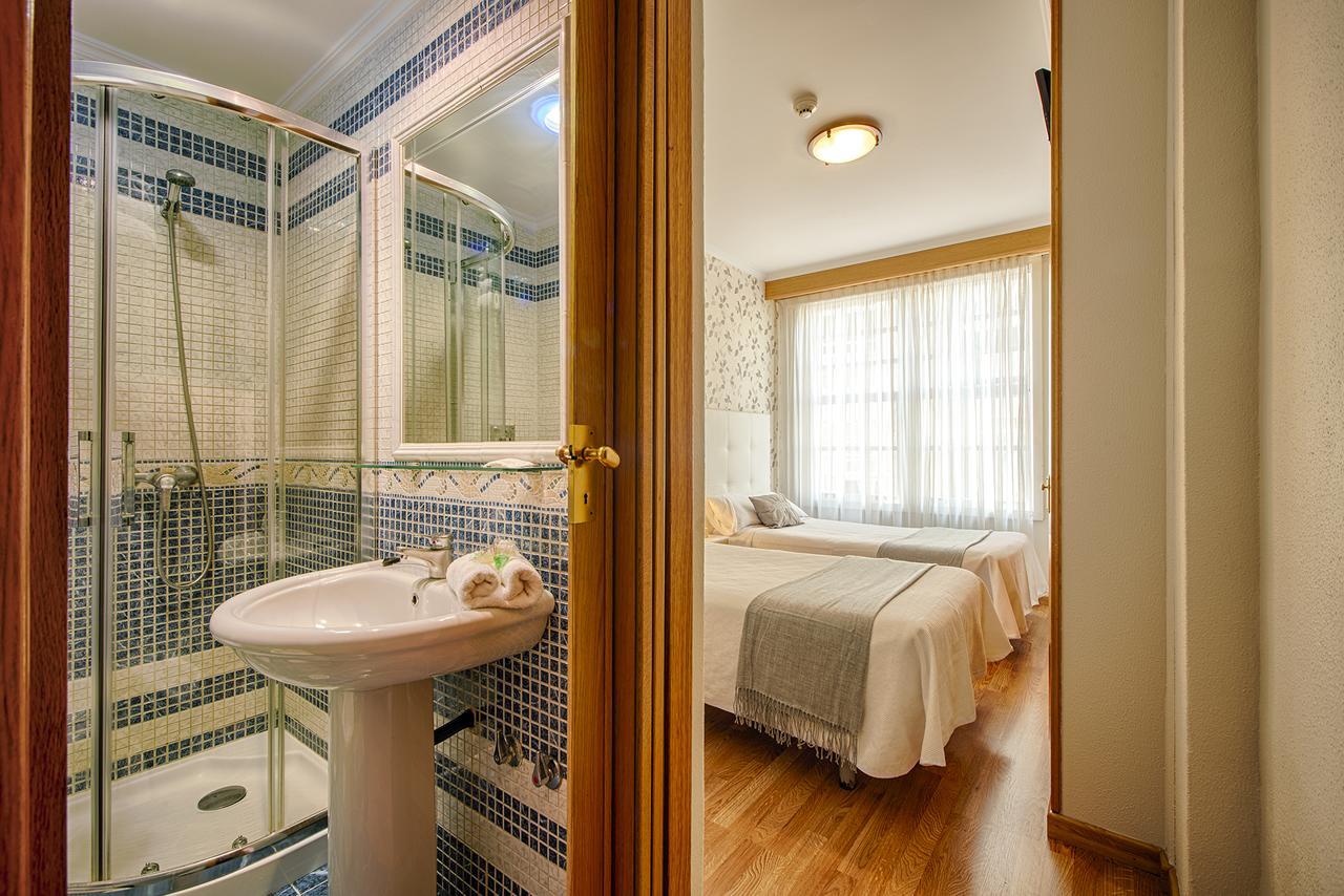 Hostal Zahara Ferrol Exterior photo